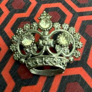 Crown Pin